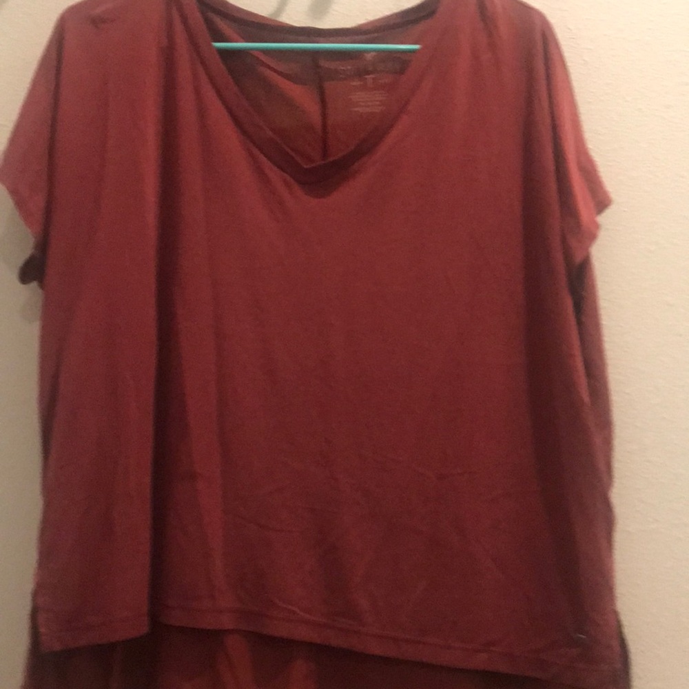Maroon V-neck American Eagle top